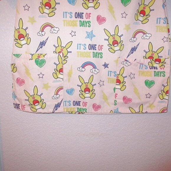Happy Bunny RAINBOW One Of Those Days SCRUB Top Size M V-NECK Short Sleeve POCKE - Picture 4 of 11